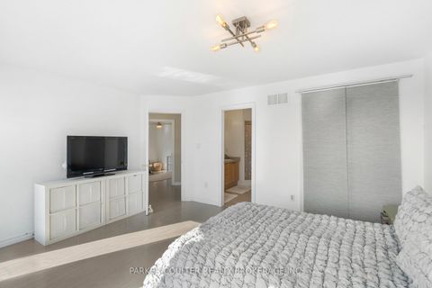 Photo 22 at 23 Sovereign's Gate, Shore, Barrie