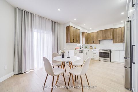 Photo 10 at 17 Penvill Trail, Ardagh, Barrie