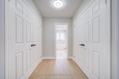 Photo 26 at 17 Penvill Trail, Ardagh, Barrie