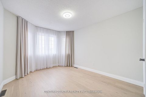 Photo 30 at 17 Penvill Trail, Ardagh, Barrie