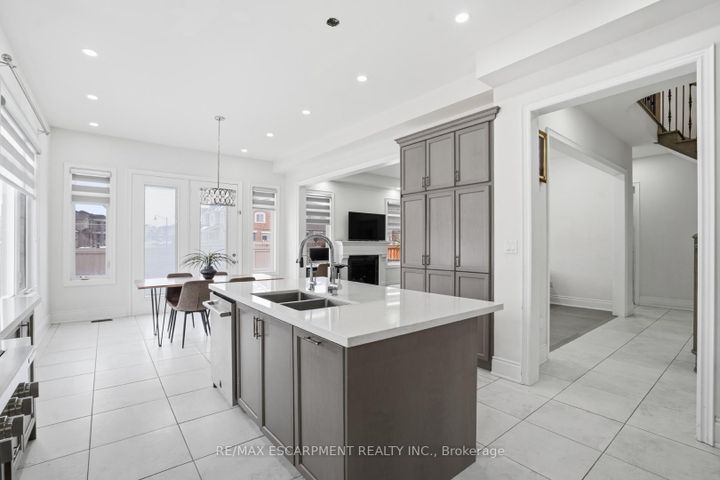 Photo 7 at 195 Granite Ridge Trail, Waterdown, Hamilton