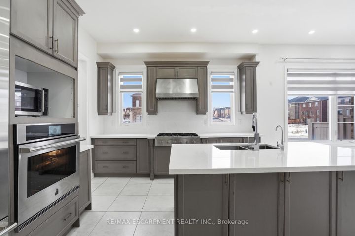 Photo 8 at 195 Granite Ridge Trail, Waterdown, Hamilton