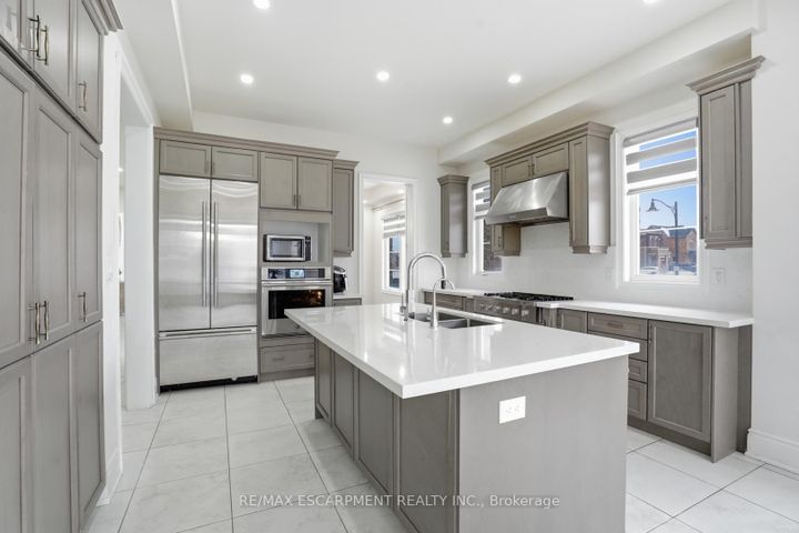 Photo 10 at 195 Granite Ridge Trail, Waterdown, Hamilton