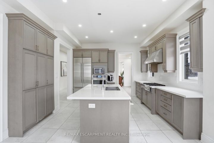 Photo 11 at 195 Granite Ridge Trail, Waterdown, Hamilton