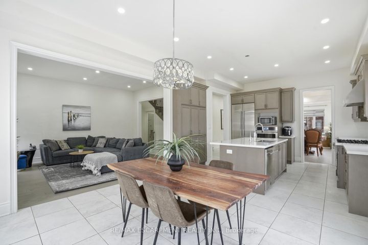 Photo 13 at 195 Granite Ridge Trail, Waterdown, Hamilton