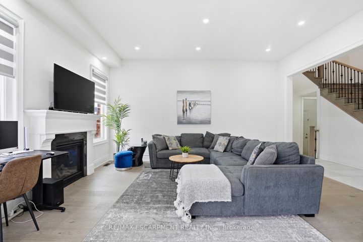 Photo 14 at 195 Granite Ridge Trail, Waterdown, Hamilton