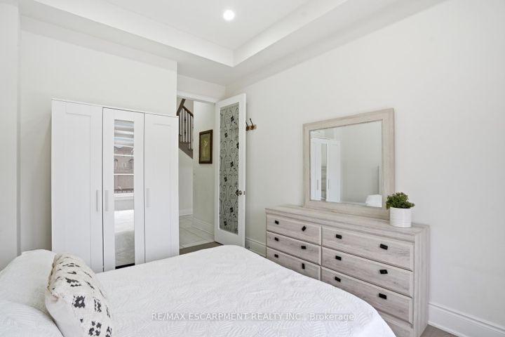 Photo 19 at 195 Granite Ridge Trail, Waterdown, Hamilton