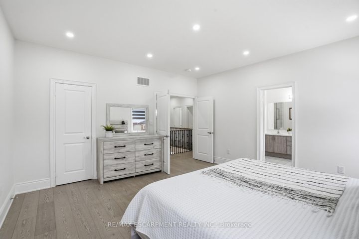 Photo 24 at 195 Granite Ridge Trail, Waterdown, Hamilton