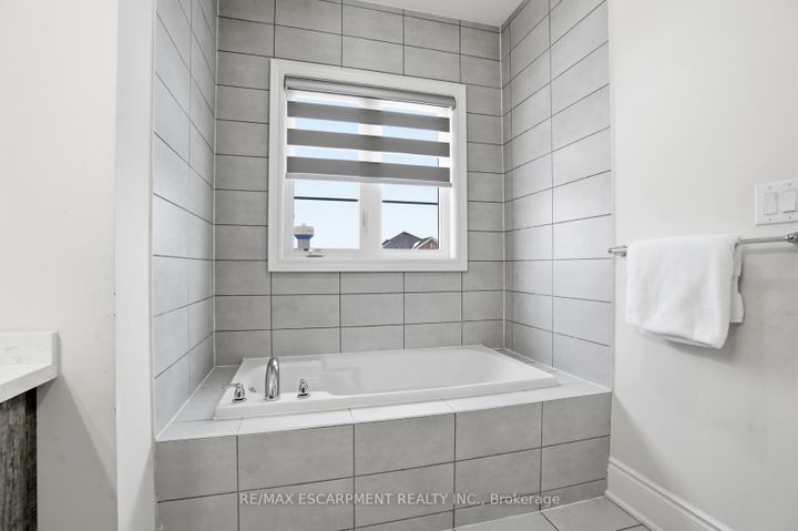 Photo 26 at 195 Granite Ridge Trail, Waterdown, Hamilton