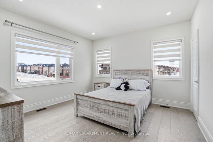 Photo 27 at 195 Granite Ridge Trail, Waterdown, Hamilton