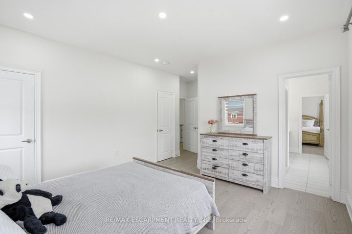 Photo 28 at 195 Granite Ridge Trail, Waterdown, Hamilton