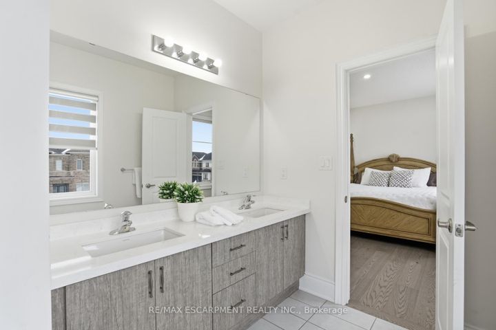 Photo 29 at 195 Granite Ridge Trail, Waterdown, Hamilton