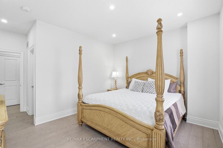 Photo 31 at 195 Granite Ridge Trail, Waterdown, Hamilton