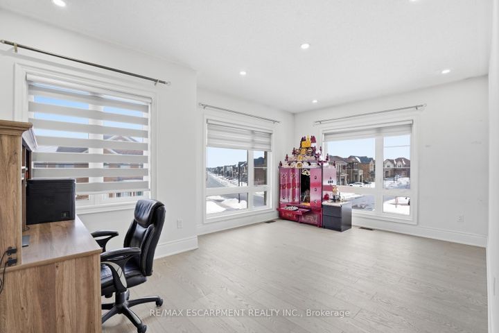 Photo 37 at 195 Granite Ridge Trail, Waterdown, Hamilton