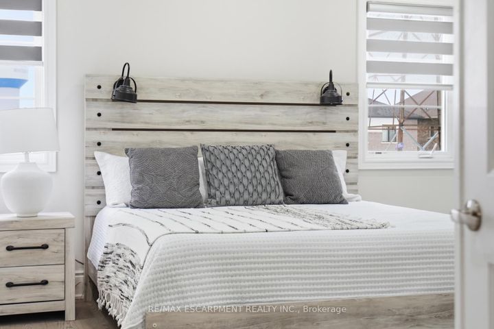 Photo 39 at 195 Granite Ridge Trail, Waterdown, Hamilton