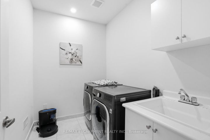 Photo 40 at 195 Granite Ridge Trail, Waterdown, Hamilton