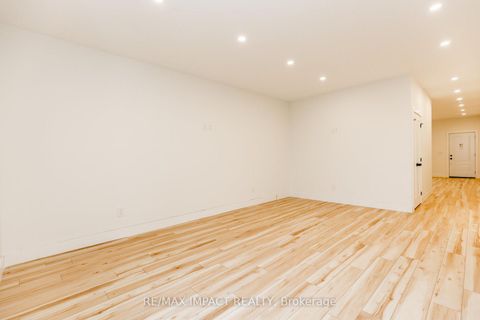 Photo 9 at 781 Oliva Street, West Shore, Pickering