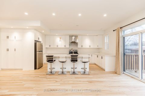 Photo 11 at 781 Oliva Street, West Shore, Pickering