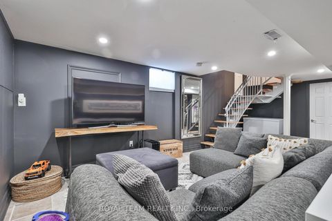 Photo 33 at 91 South Kingsway Way, Swansea, Toronto