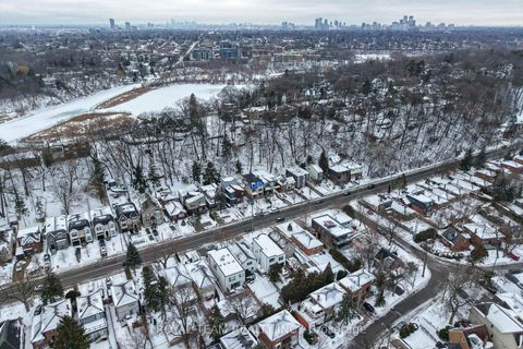 Photo 42 at 91 South Kingsway Way, Swansea, Toronto