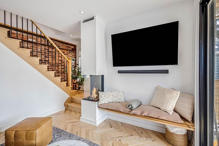 Photo 23 at 369 Charlton Avenue W, Kirkendall, Hamilton