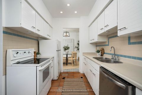 Photo 13 at 702 - 86 Gloucester Street, Yonge Corridor, Toronto