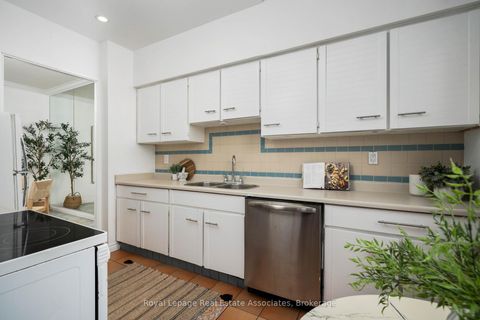 Photo 14 at 702 - 86 Gloucester Street, Yonge Corridor, Toronto