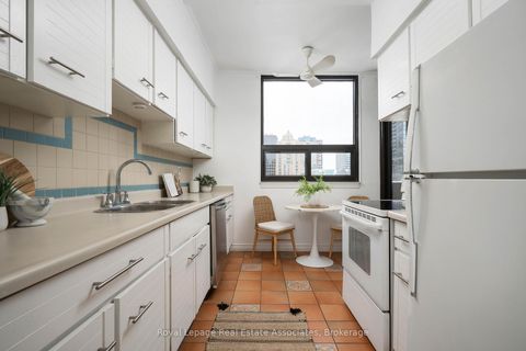 Photo 15 at 702 - 86 Gloucester Street, Yonge Corridor, Toronto