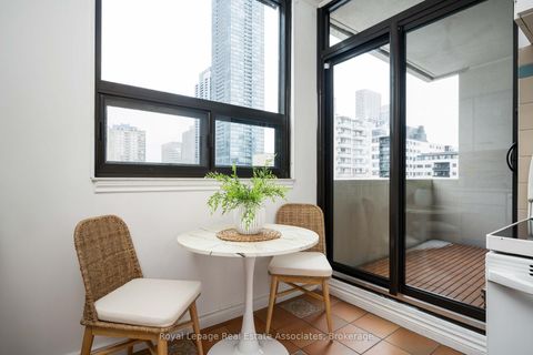 Photo 17 at 702 - 86 Gloucester Street, Yonge Corridor, Toronto
