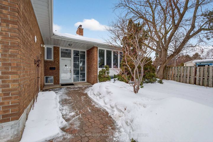 Photo 1 at 86 Heathview Avenue, Bayview Village, Toronto