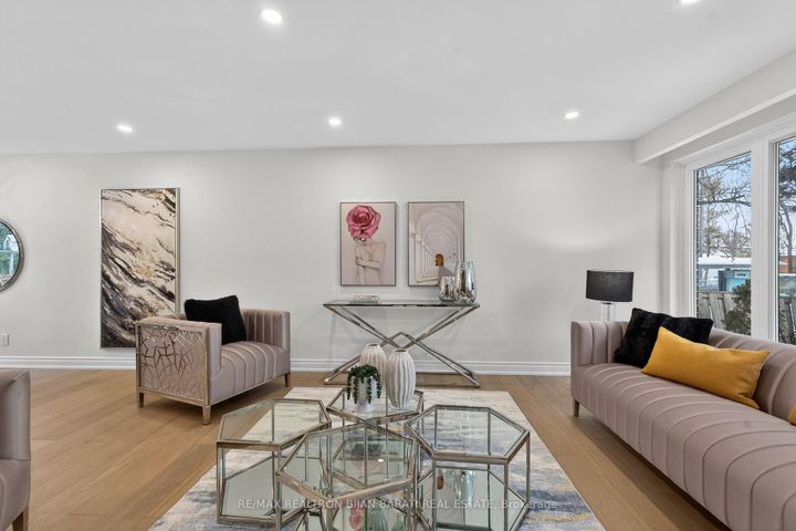 Photo 2 at 86 Heathview Avenue, Bayview Village, Toronto