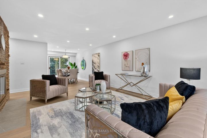 Photo 4 at 86 Heathview Avenue, Bayview Village, Toronto