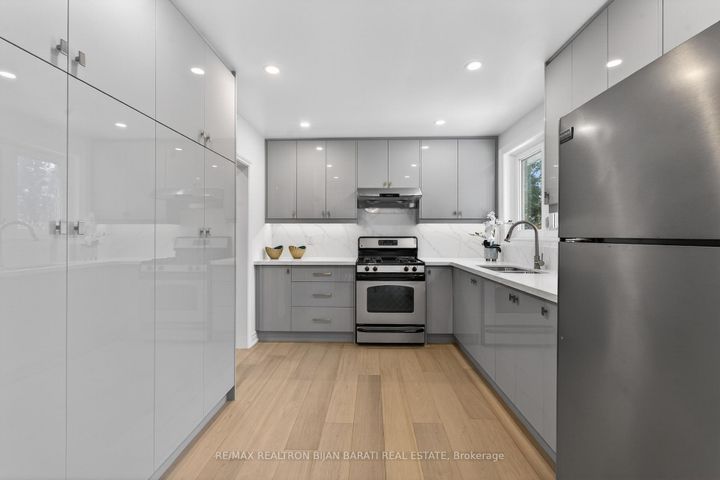 Photo 15 at 86 Heathview Avenue, Bayview Village, Toronto