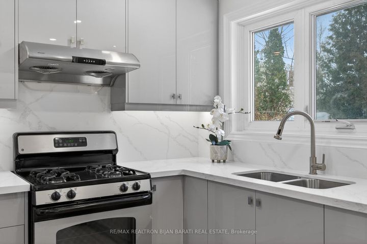 Photo 19 at 86 Heathview Avenue, Bayview Village, Toronto