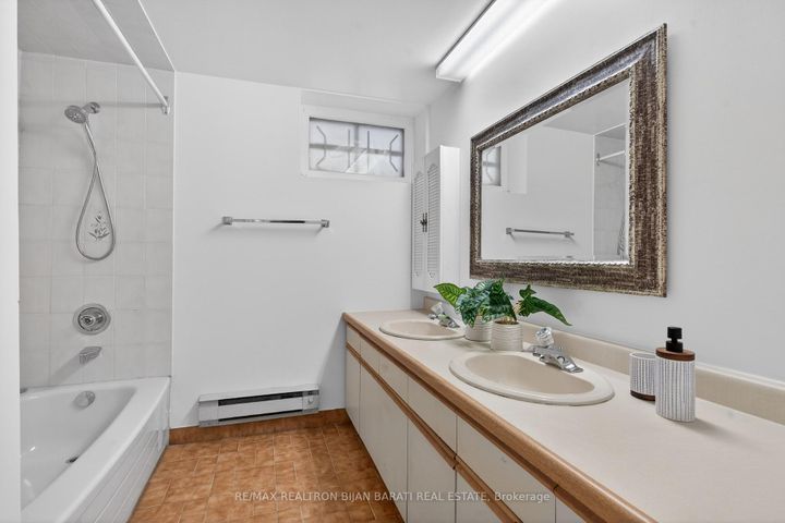 Photo 36 at 86 Heathview Avenue, Bayview Village, Toronto