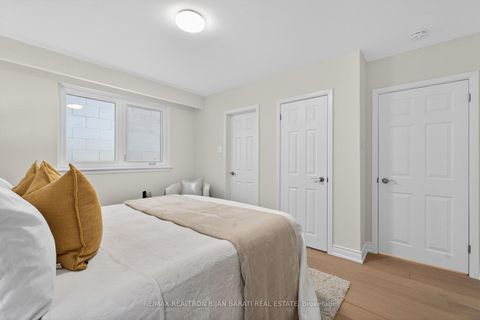 Photo 22 at 86 Heathview Avenue, Bayview Village, Toronto