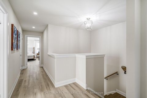Photo 3 at 139 Adario Crescent, Vellore Village, Vaughan