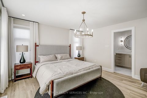 Photo 5 at 139 Adario Crescent, Vellore Village, Vaughan