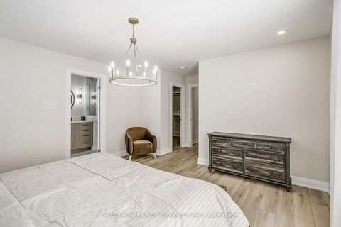 Photo 6 at 139 Adario Crescent, Vellore Village, Vaughan