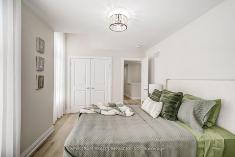 Photo 8 at 139 Adario Crescent, Vellore Village, Vaughan