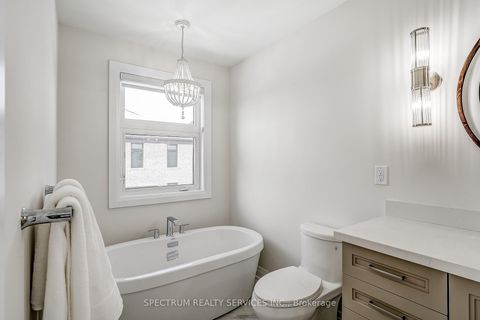 Photo 11 at 139 Adario Crescent, Vellore Village, Vaughan