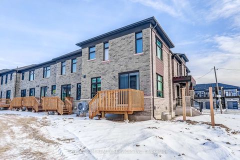 Photo 15 at 139 Adario Crescent, Vellore Village, Vaughan