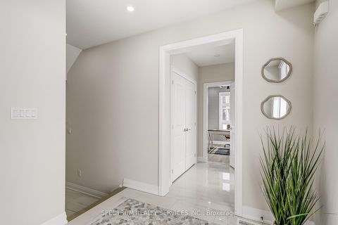 Photo 16 at 139 Adario Crescent, Vellore Village, Vaughan