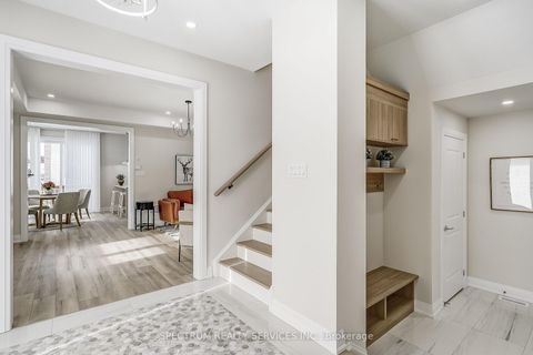 Photo 17 at 139 Adario Crescent, Vellore Village, Vaughan