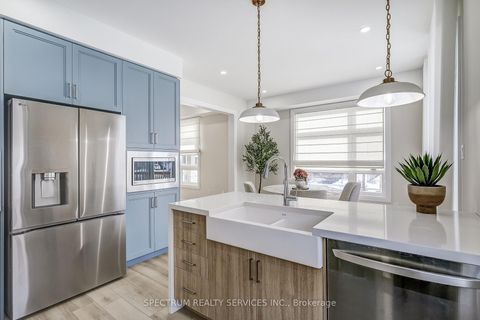 Photo 25 at 139 Adario Crescent, Vellore Village, Vaughan