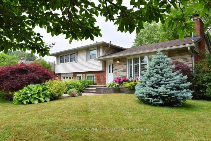 Photo 2 at 626 Vanderburgh Drive, LaSalle, Burlington