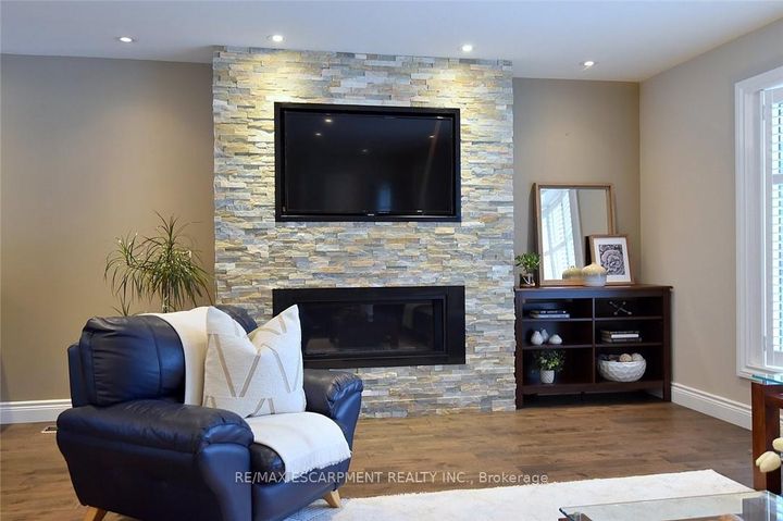 Photo 6 at 626 Vanderburgh Drive, LaSalle, Burlington