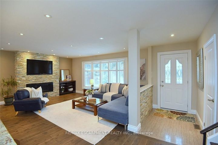 Photo 7 at 626 Vanderburgh Drive, LaSalle, Burlington