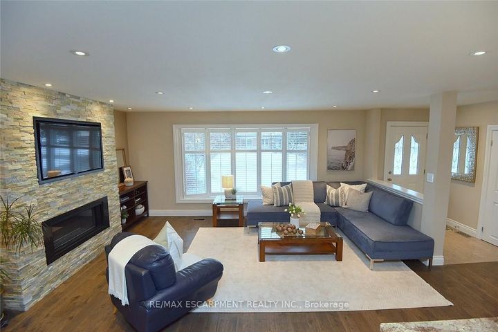 Photo 8 at 626 Vanderburgh Drive, LaSalle, Burlington