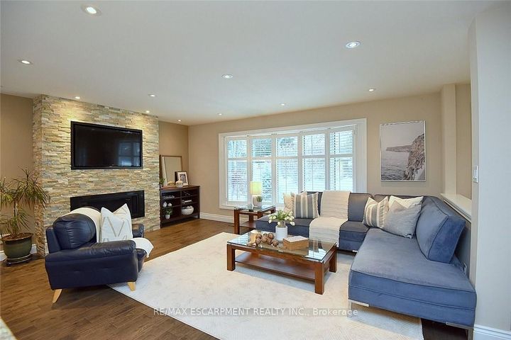 Photo 9 at 626 Vanderburgh Drive, LaSalle, Burlington